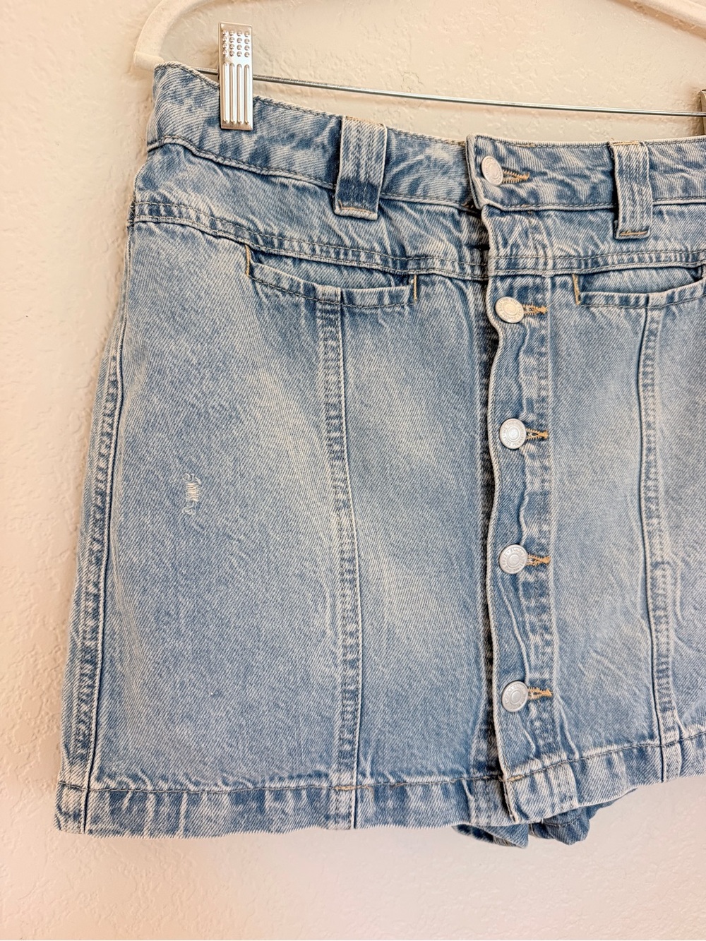 We The Free Free People Button Front Denim Mini Skort Size 29 Light Wash - Picture 3 of 9